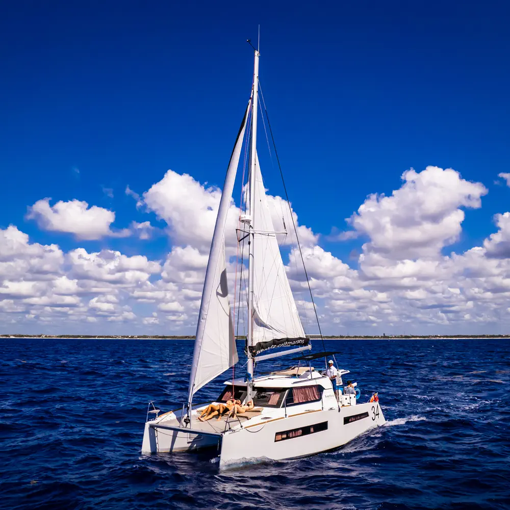 Main image of catamaran, Aventura 34 Da Vinci