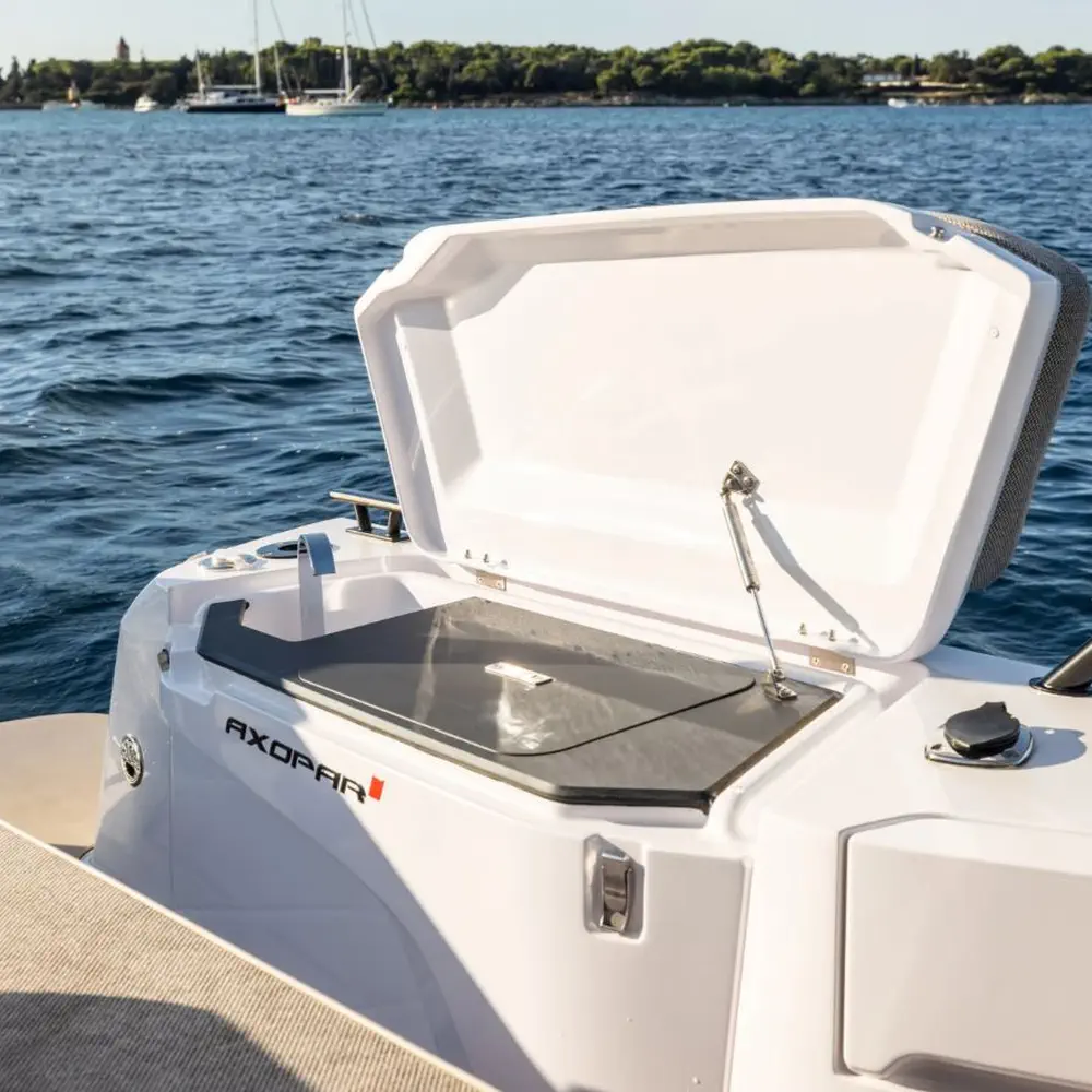 Axopar 37 XC Cross Cabin 9