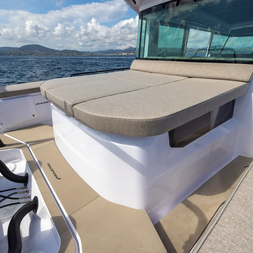 Axopar 37 XC Cross Cabin 14