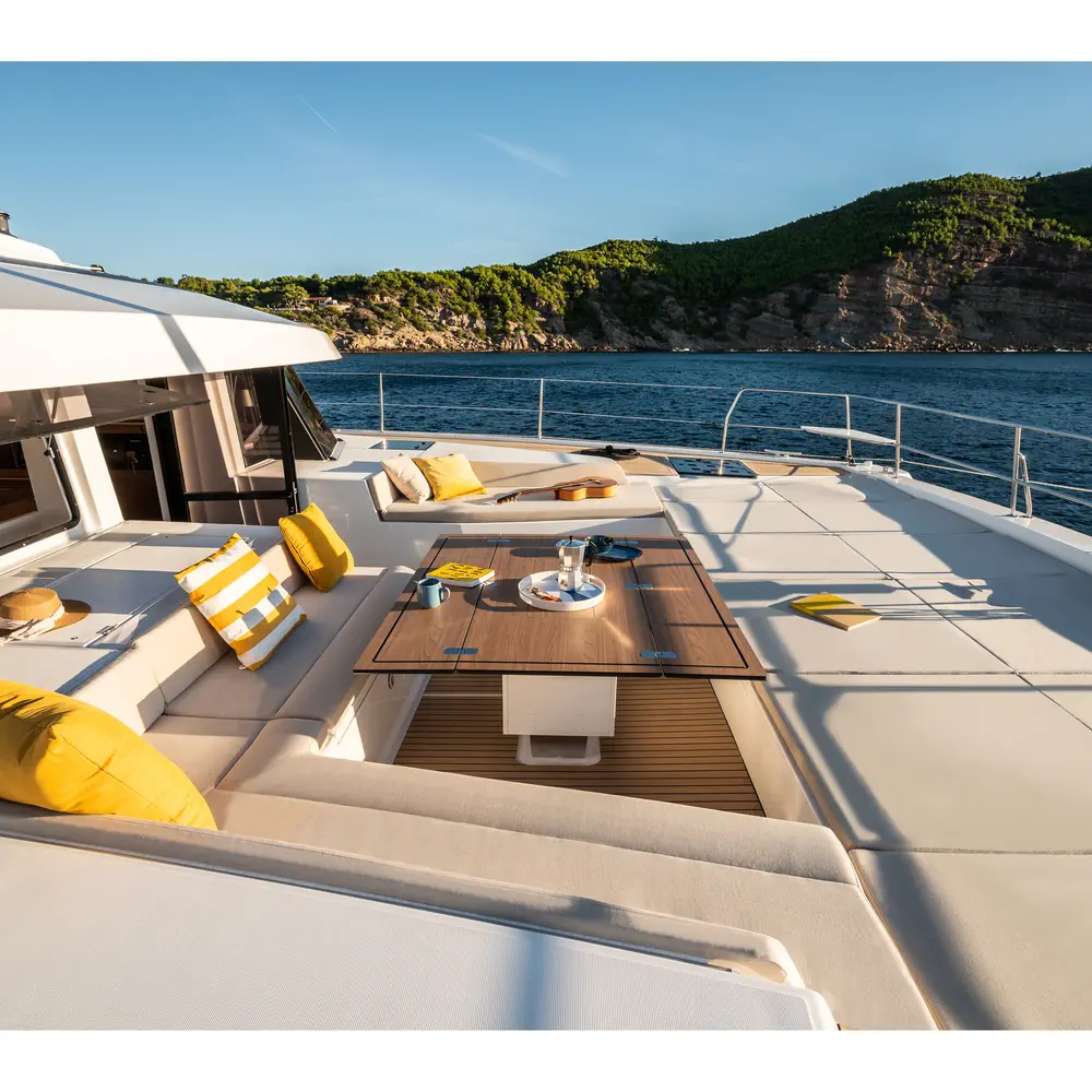 https://dsmkaagprkqin.cloudfront.net/images/bali-catamarans/bali-5-8/catamaran/5334401382202886-1746527548184509974-leone-1000x1000.webp