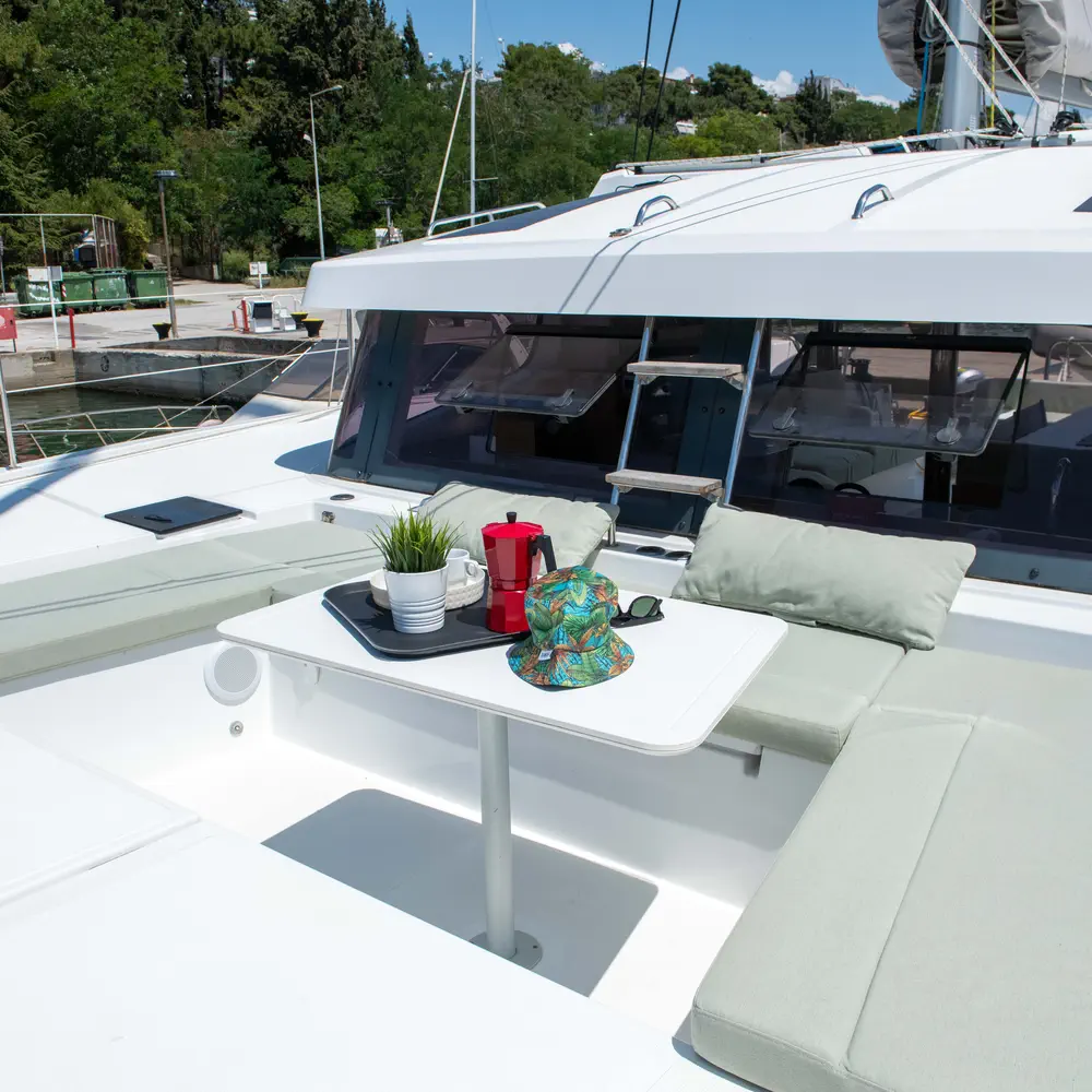 Ela Thalassa III 19