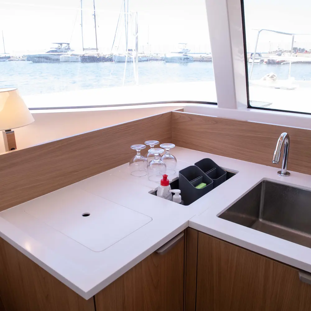 Ela Thalassa III 33