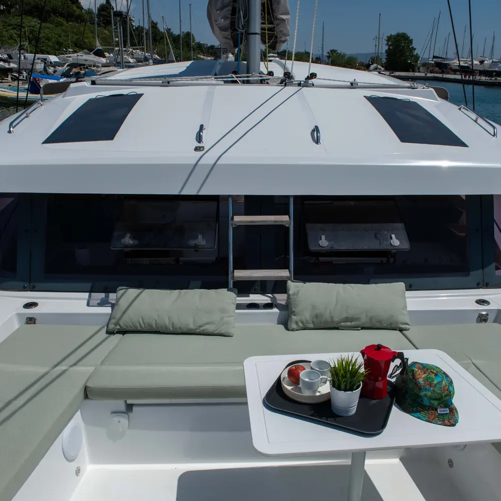 Ela Thalassa III 42
