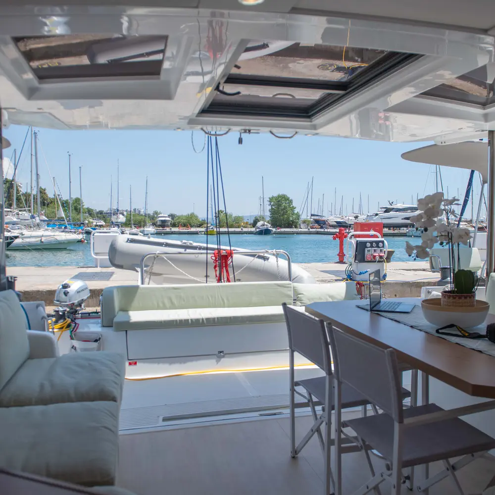 Ela Thalassa III 73