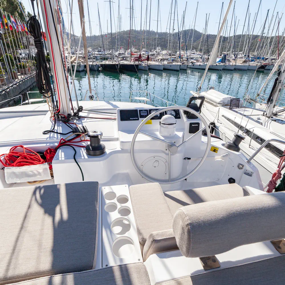 Sail Solaris 19