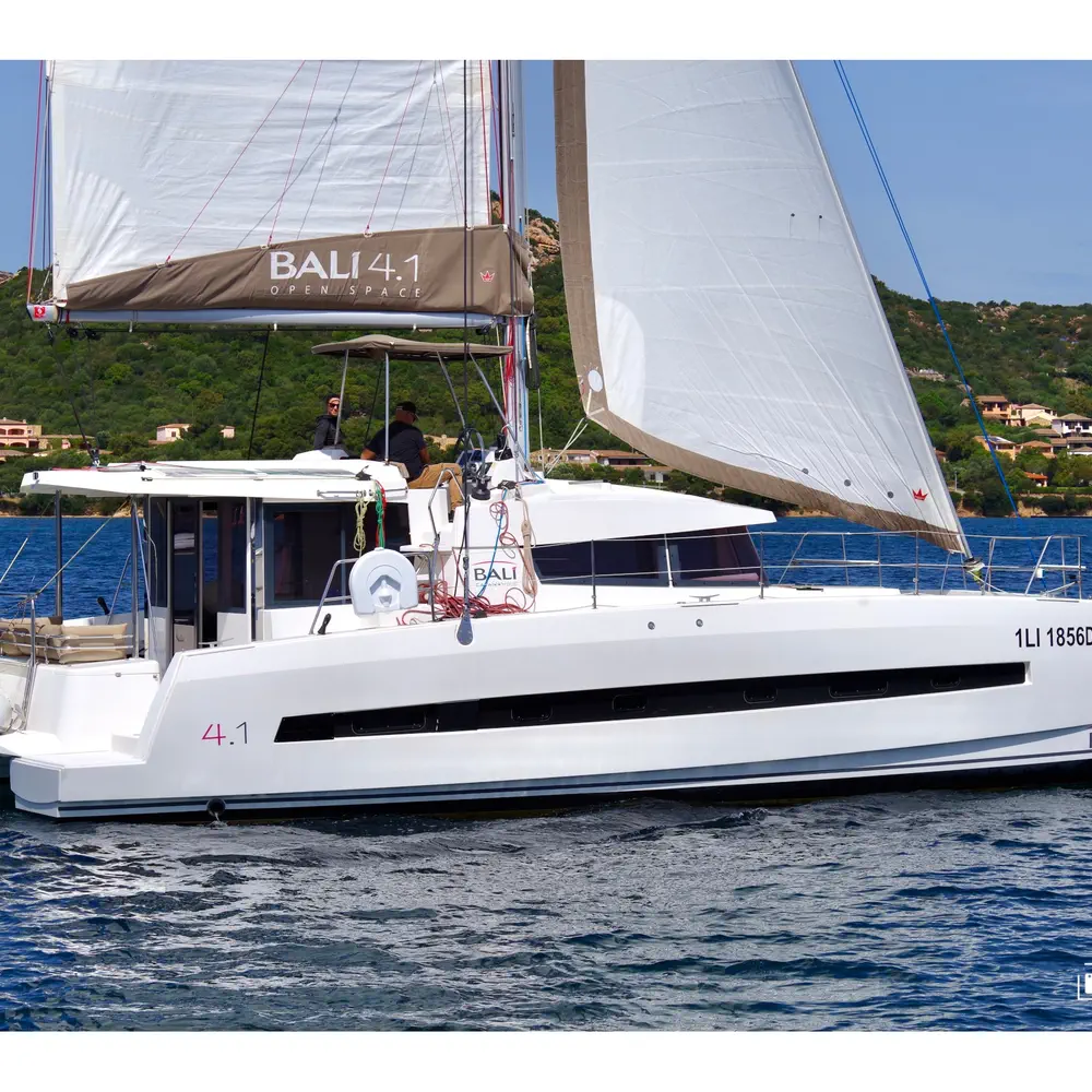https://dsmkaagprkqin.cloudfront.net/images/bali-catamarans/catamaran/bali-4-1/3171920682200648-1746548766411667298-alba-water-maker-solar-panel-1000x1000.webp