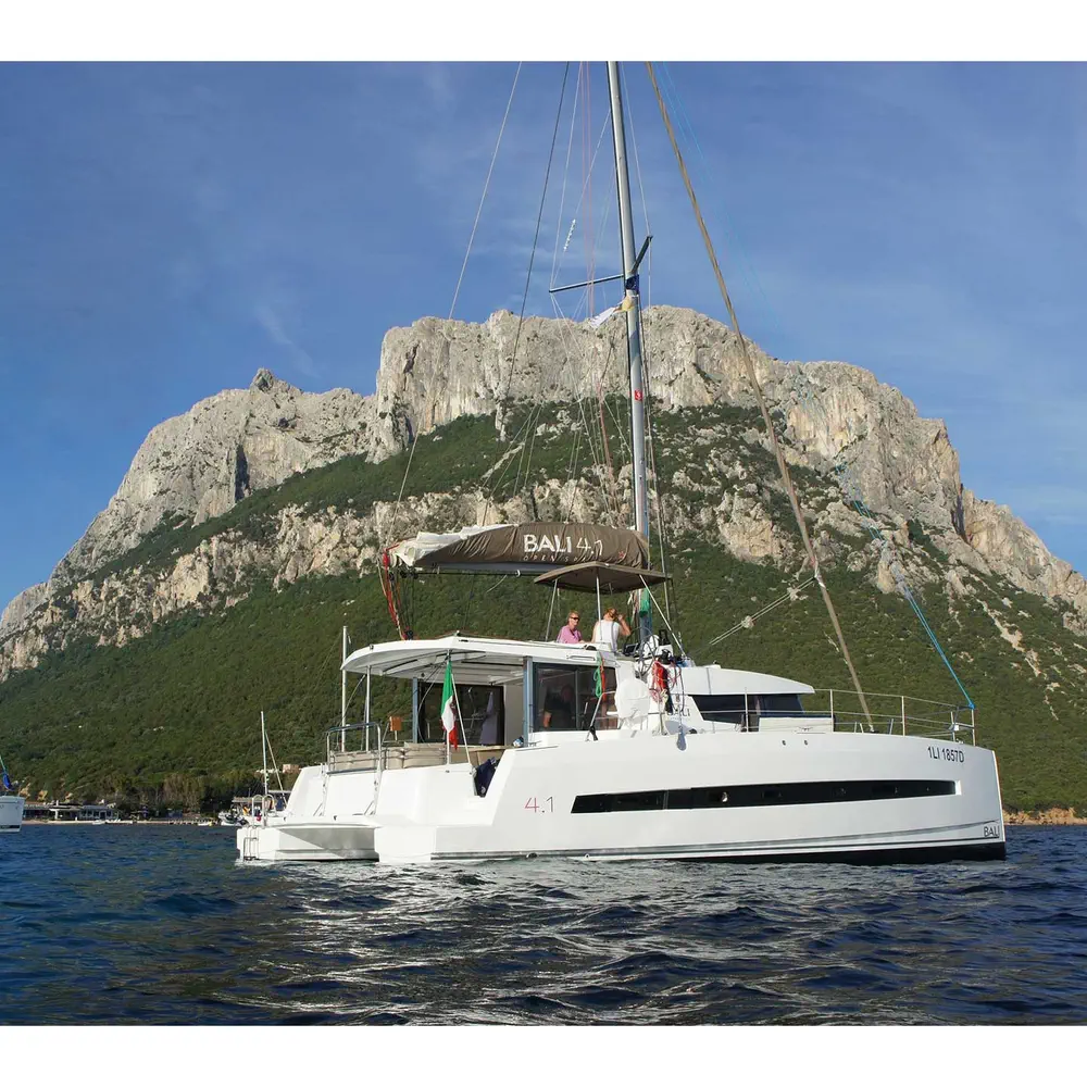 https://dsmkaagprkqin.cloudfront.net/images/bali-catamarans/catamaran/bali-4-1/3175210682200648-1746549859056556318-dafne-water-maker-solar-panel-1000x1000.webp