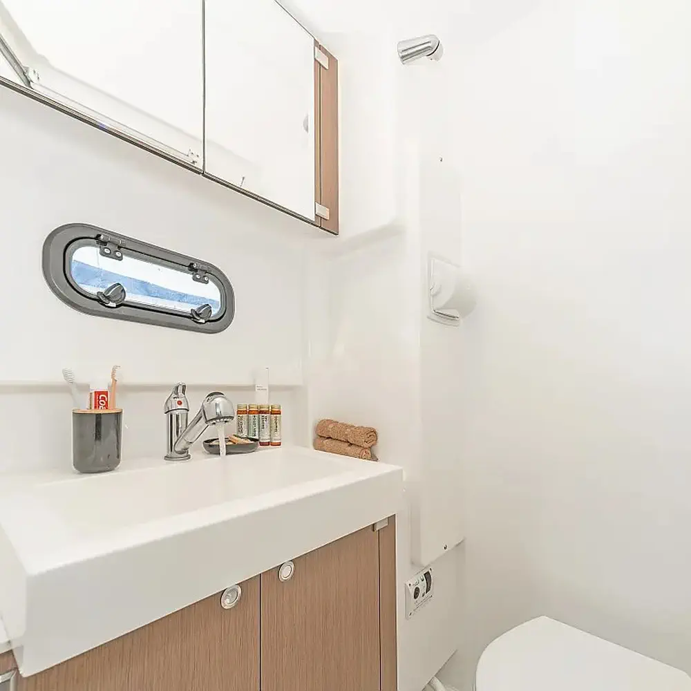 GALASSIA (Electric WC, Solar Panels, 1 SUP free of charge) 13