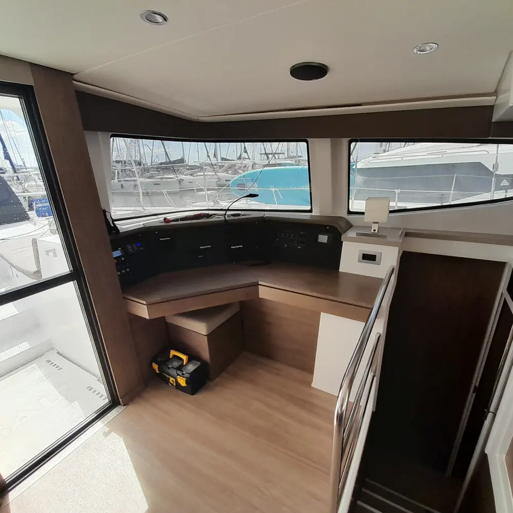 Atlantis 18