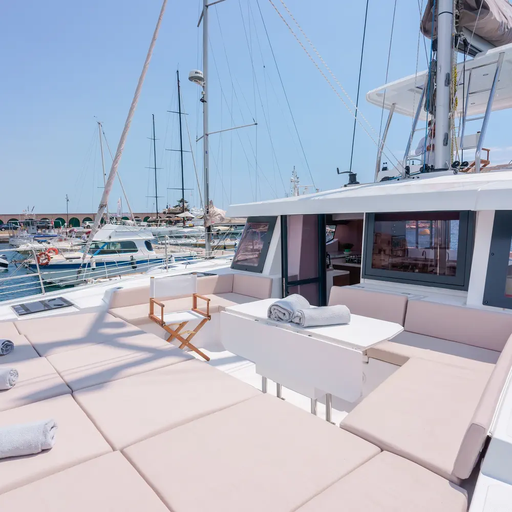 Coral Bay 4