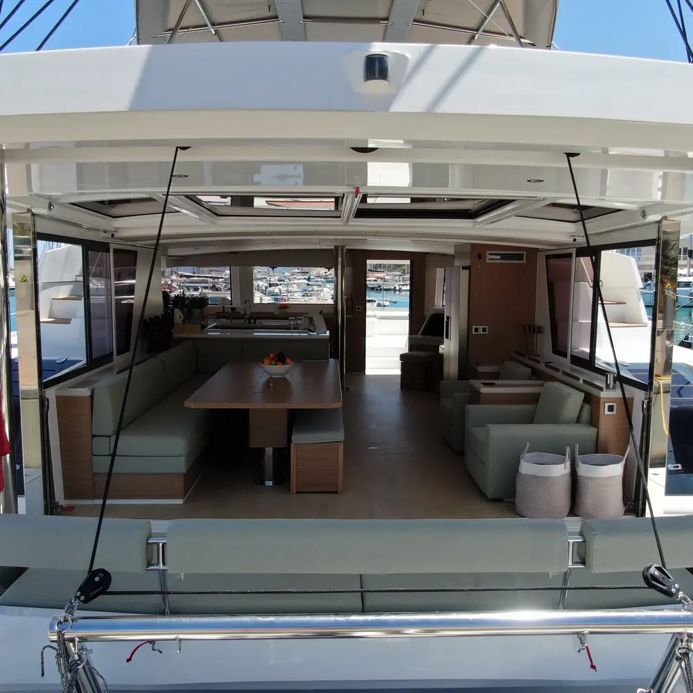 Maia 44