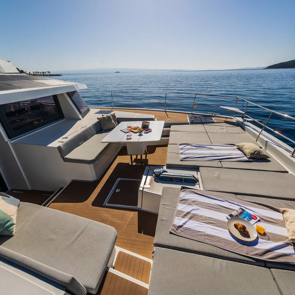 OCEAN LOUNGE 11