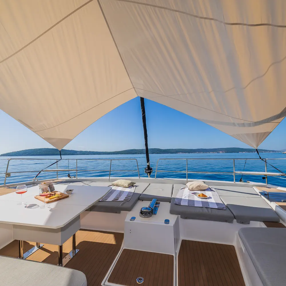 OCEAN LOUNGE 13