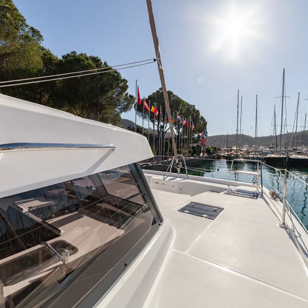 Sail Spica 10