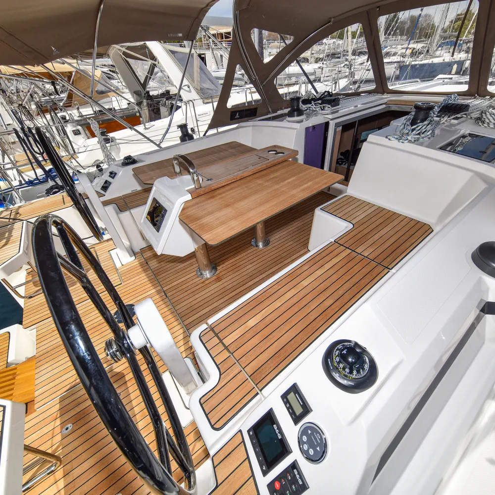 Mauvic 52