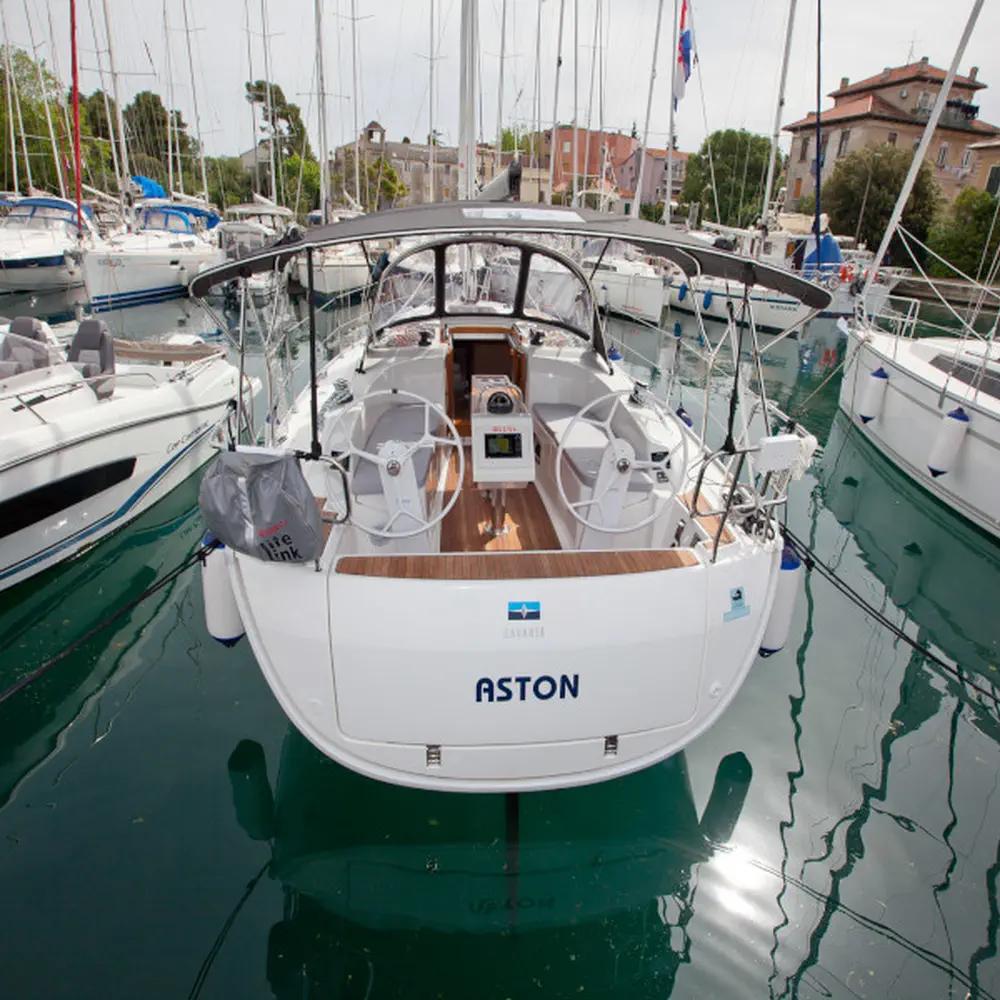 Aston 6
