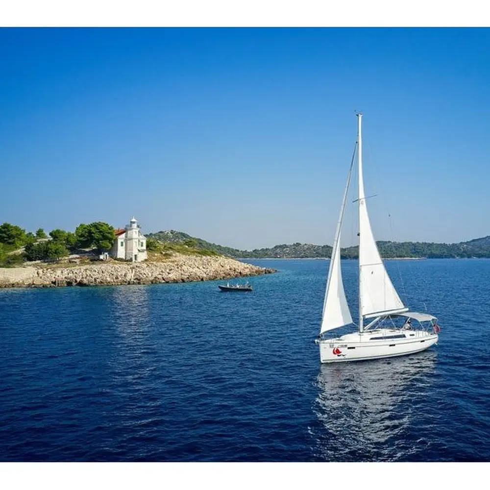 https://dsmkaagprkqin.cloudfront.net/images/bavaria-yachtbau/bavaria-cruiser-41/sail-boat/2556100314600421-1746536429106540031-mh-63-1000x1000.webp