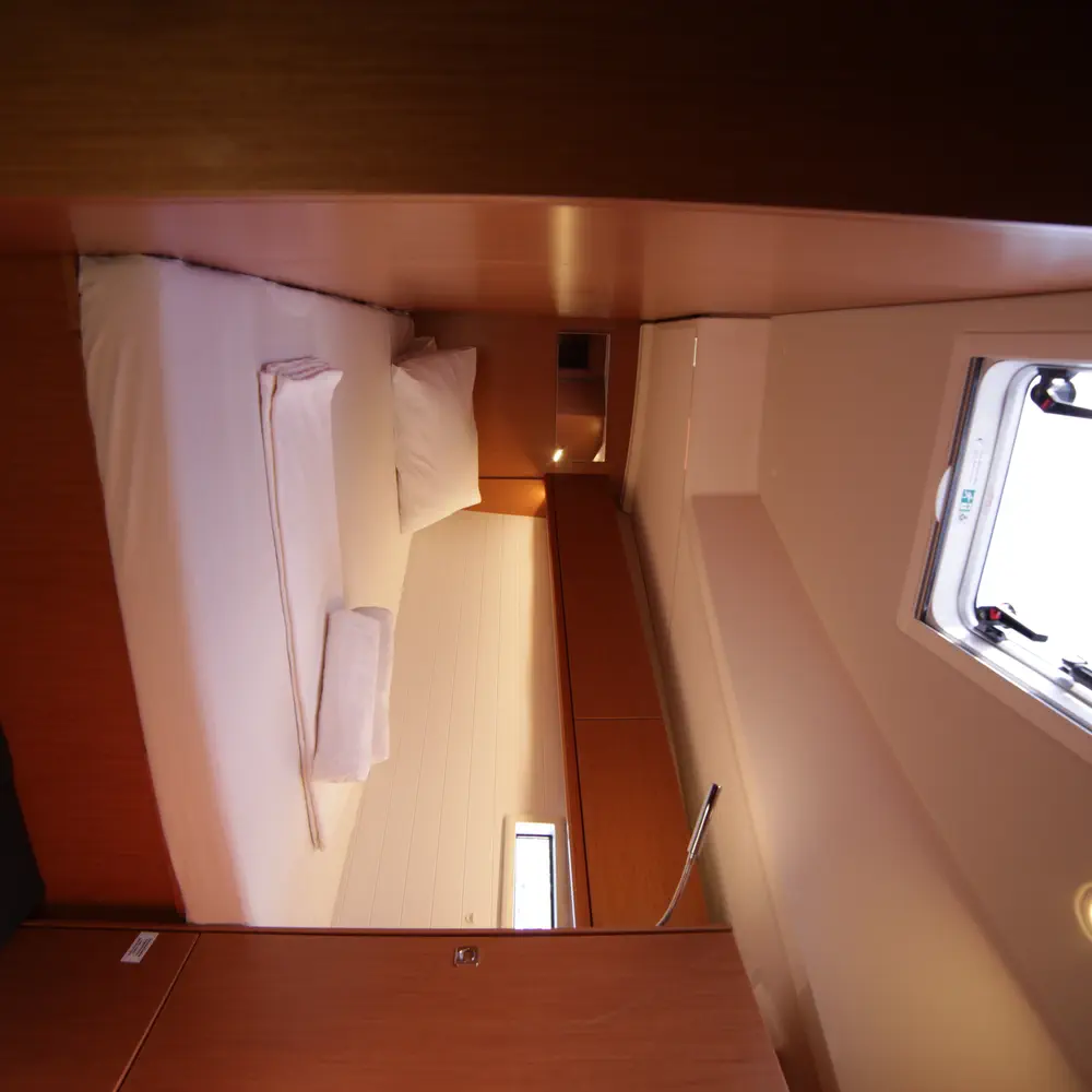 Sail Leo 1