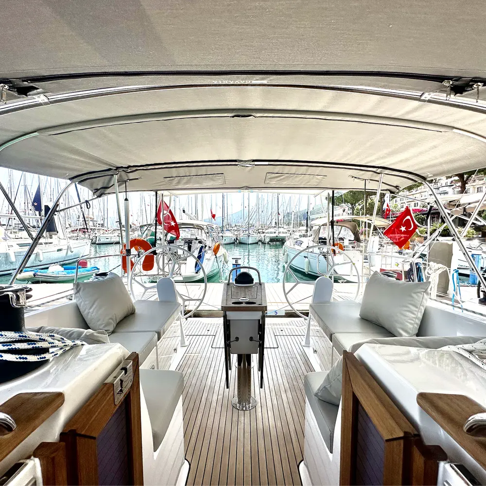 Sail Leo 5