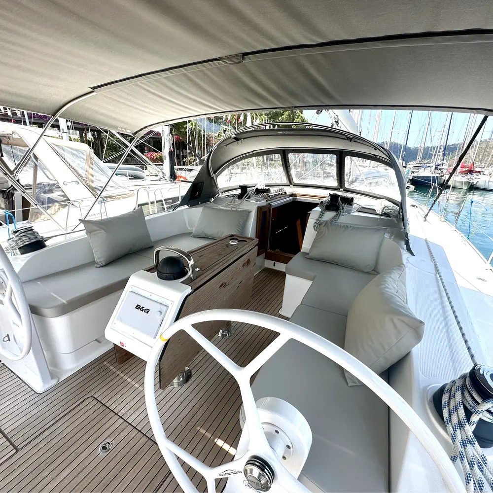 Sail Leo 19