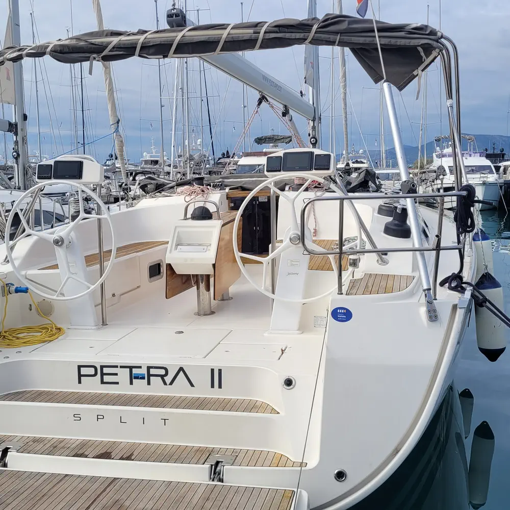 Petra 2 25