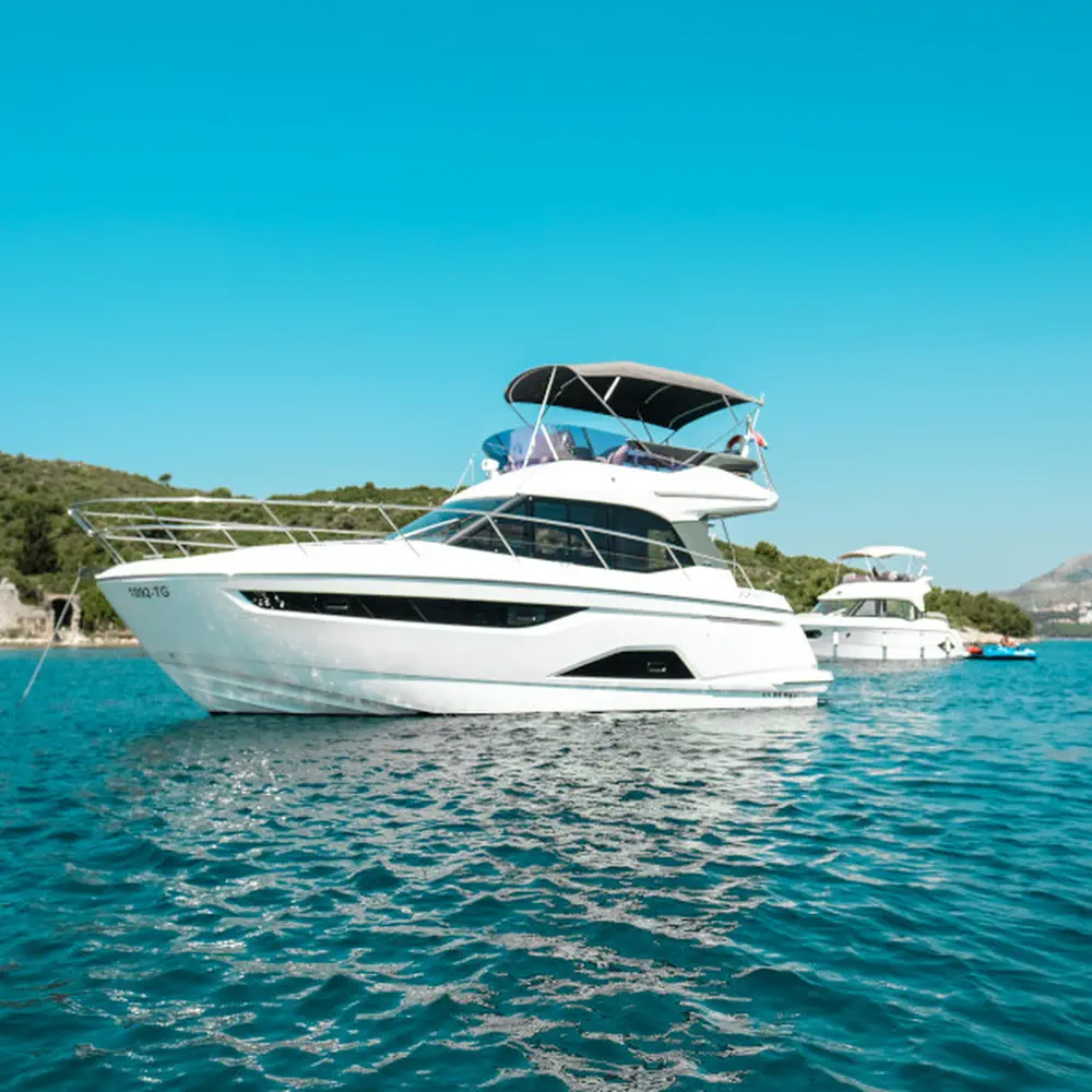 Main image of motor boat, Bavaria R40 Borimir