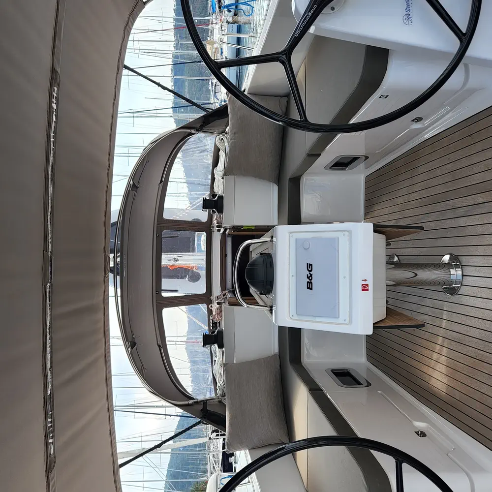 Sail Deneb 10