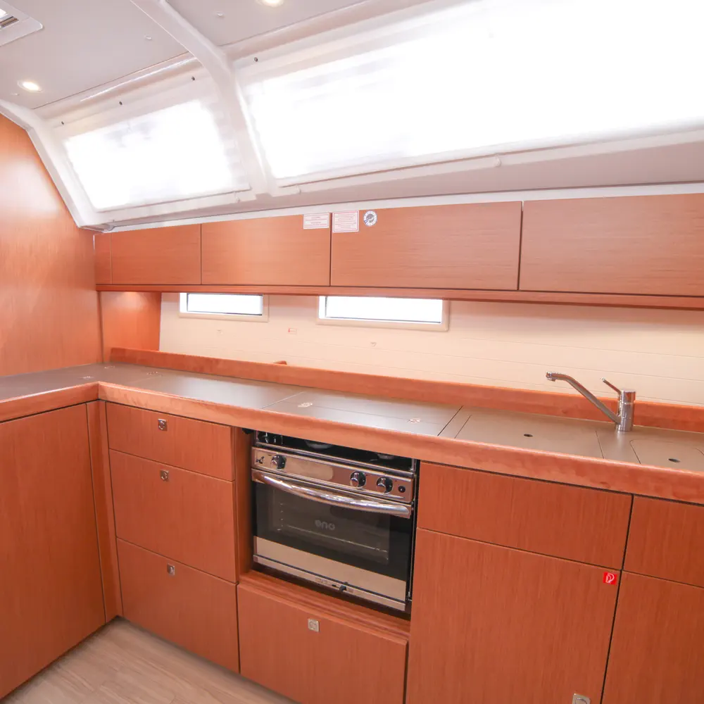 Sail Venus 10