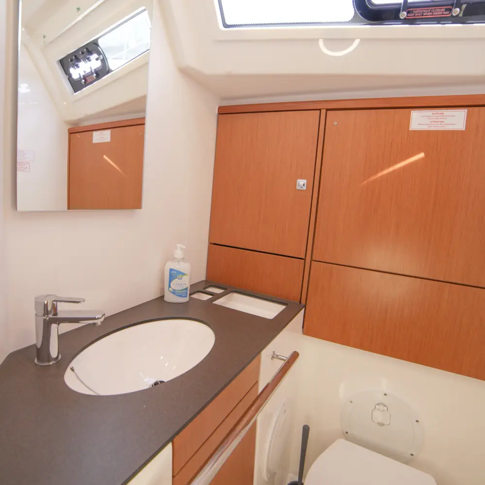Sail Venus 13