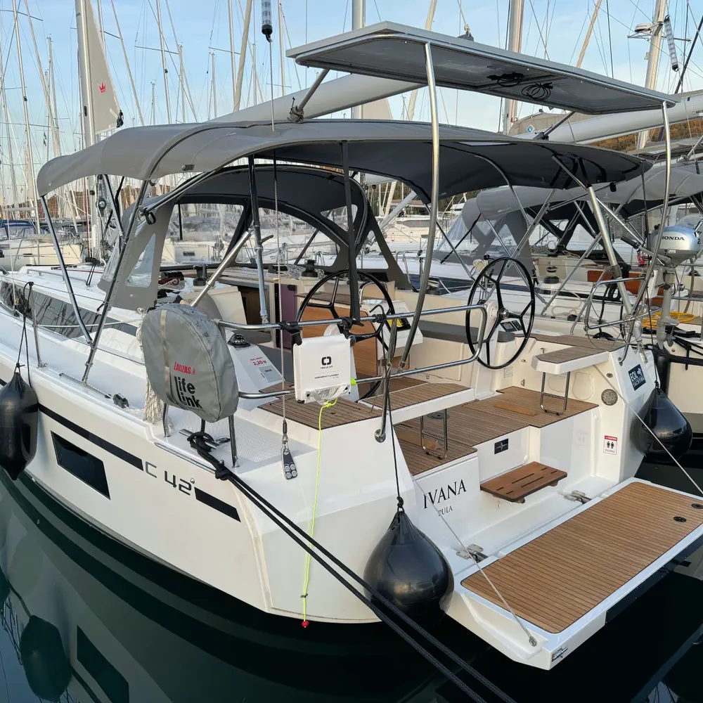 Ivana 32