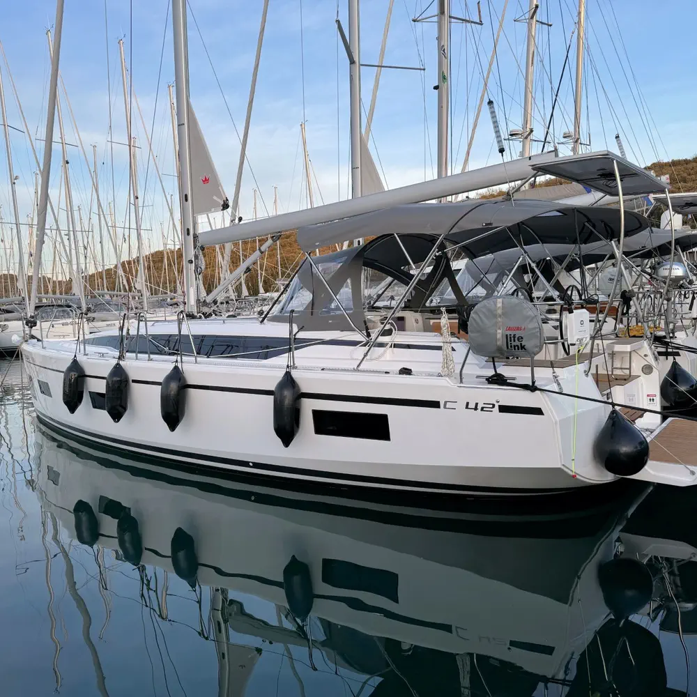 Ivana 38