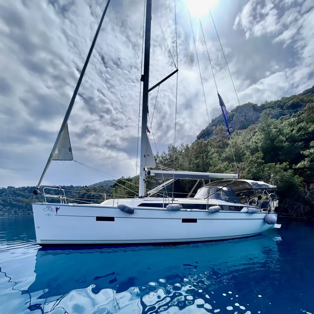https://dsmkaagprkqin.cloudfront.net/images/bavaria-yachtbau/sail-boat/bavaria-cruiser-37/4610582760000105479-1746624356282565495-enjoy-the-silence-1000x1000.webp