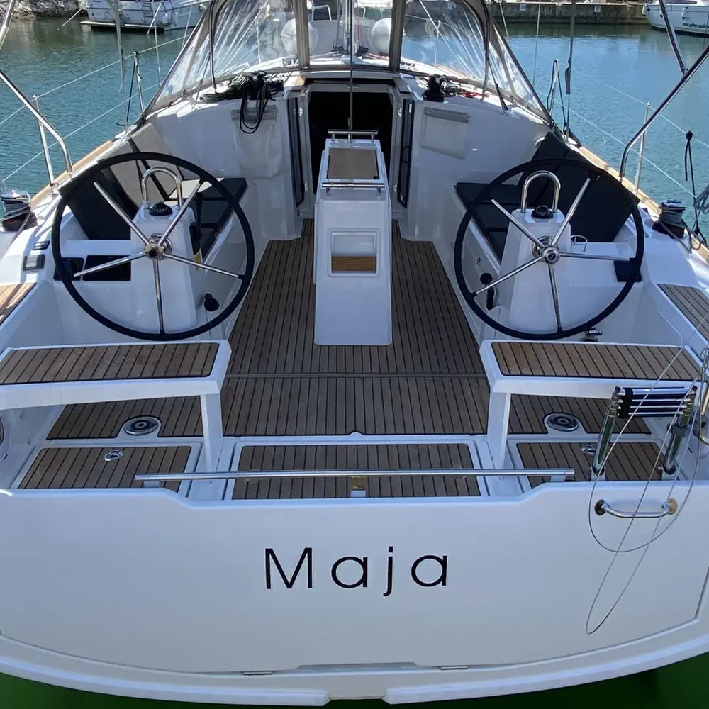 Maja 25