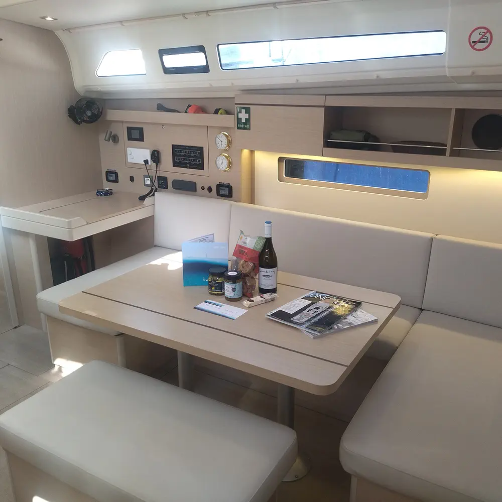 MAGNUM (Premium Specs: air condition, Electric WC, Inverter, Underwater lights) 4