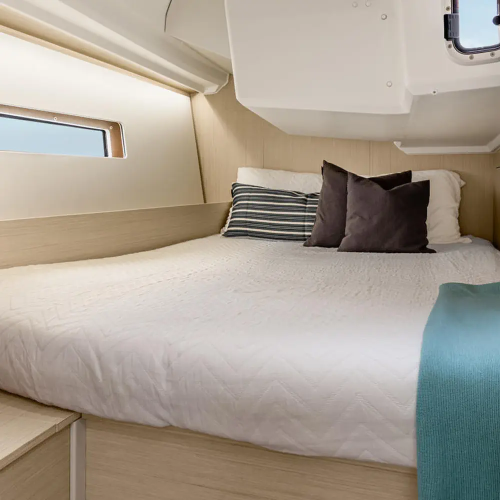 Vienna Nano | Solar Panel, Inverter, Bow Thruster 4