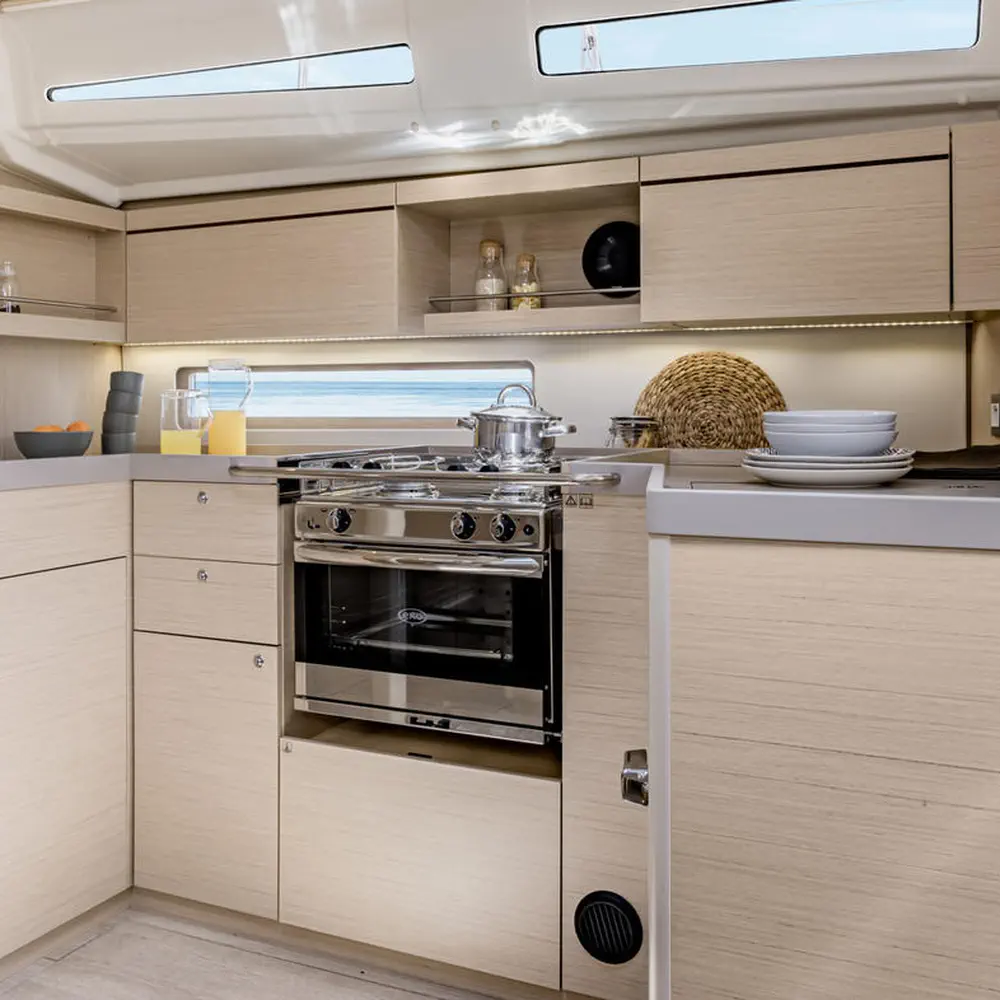 Vienna Nano | Solar Panel, Inverter, Bow Thruster 5