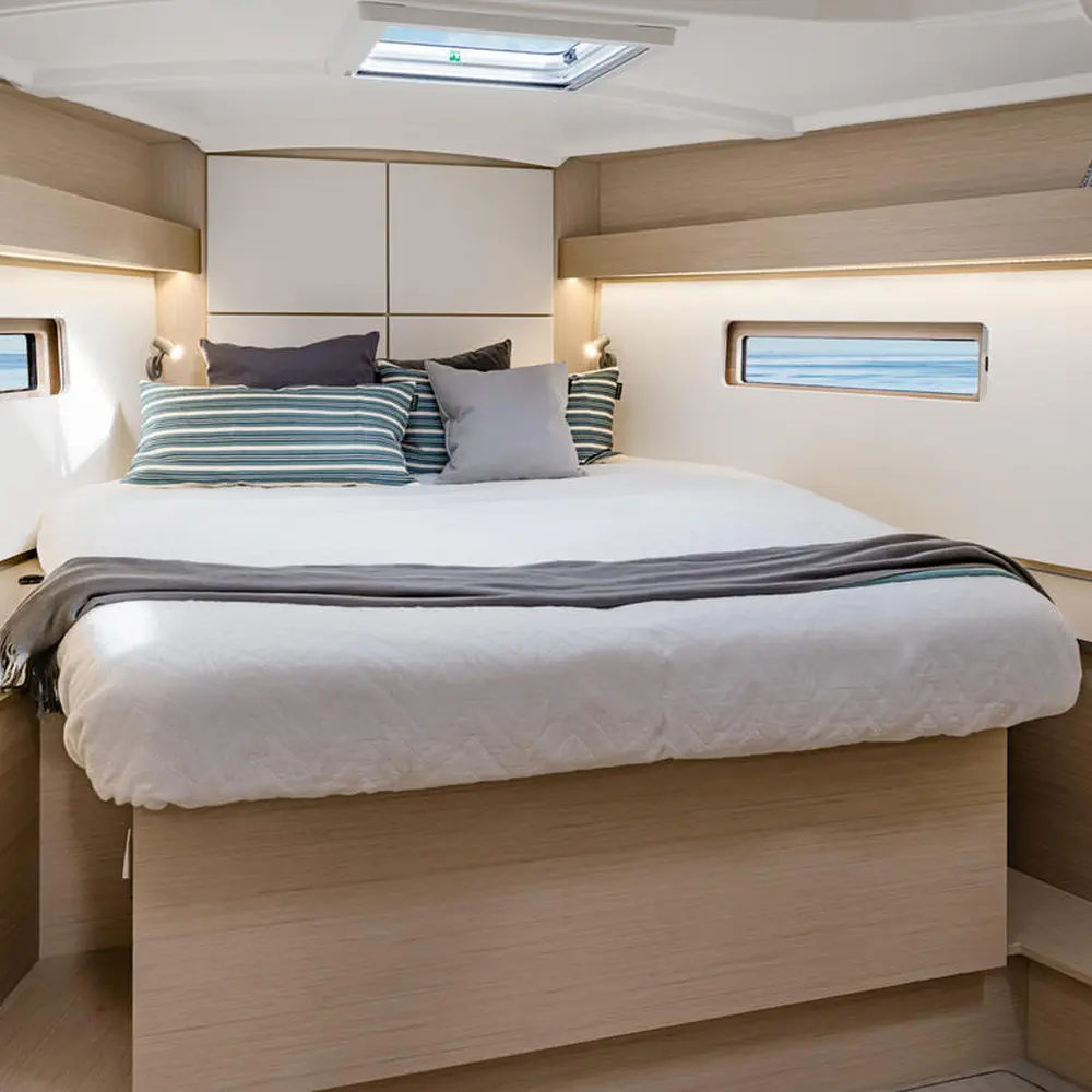Vienna Nano | Solar Panel, Inverter, Bow Thruster 2