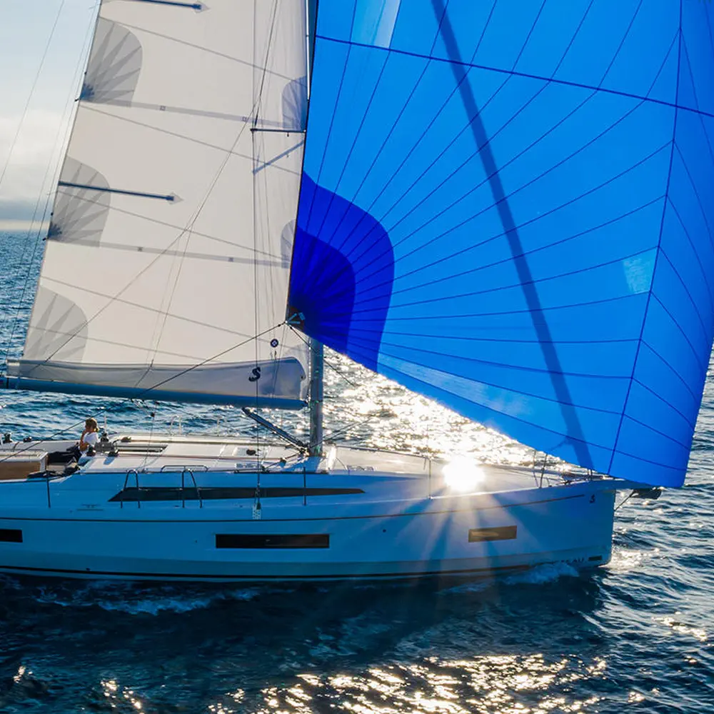 Vienna Nano | Solar Panel, Inverter, Bow Thruster 8