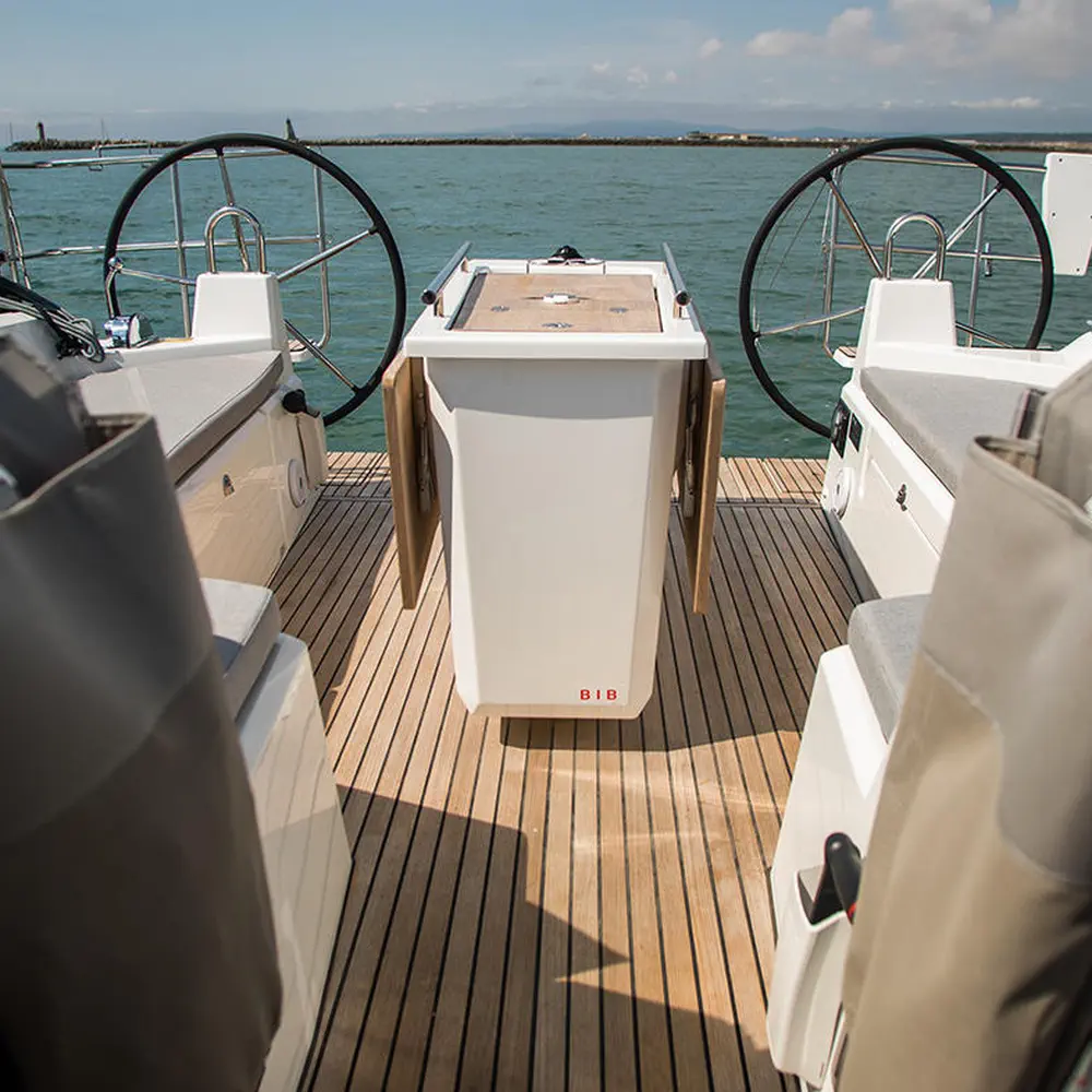 Vienna Nano | Solar Panel, Inverter, Bow Thruster 11