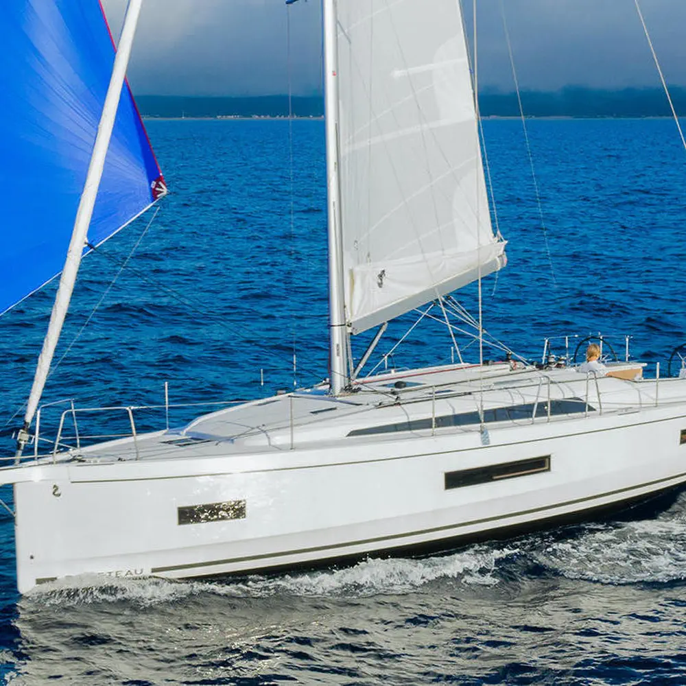 Vienna Nano | Solar Panel, Inverter, Bow Thruster 10