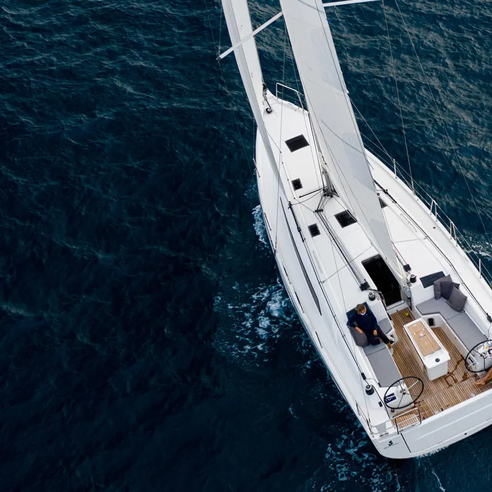 Vienna Nano | Solar Panel, Inverter, Bow Thruster 9