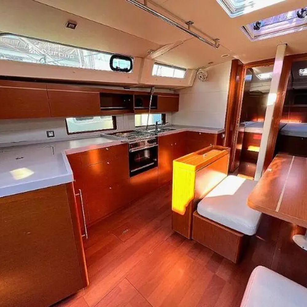 Ostria 10