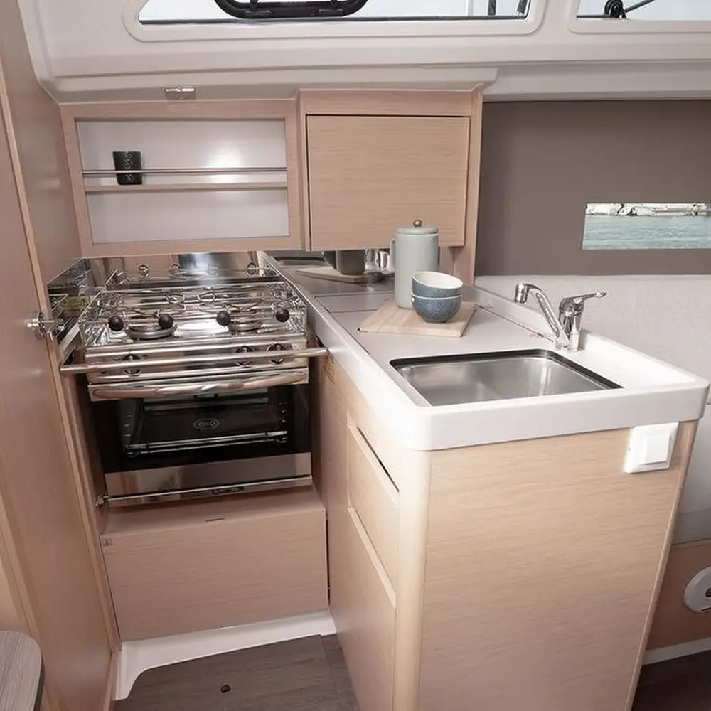 Moorings Oceanis 30.1 Exclusive 4