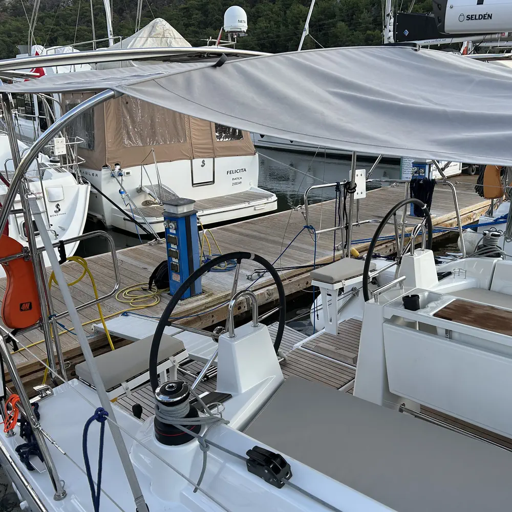 Sail Altair 1 27