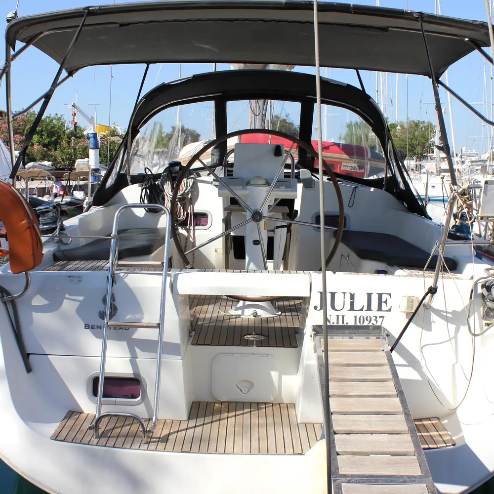 Main image of sail boat, Oceanis 37 Julie