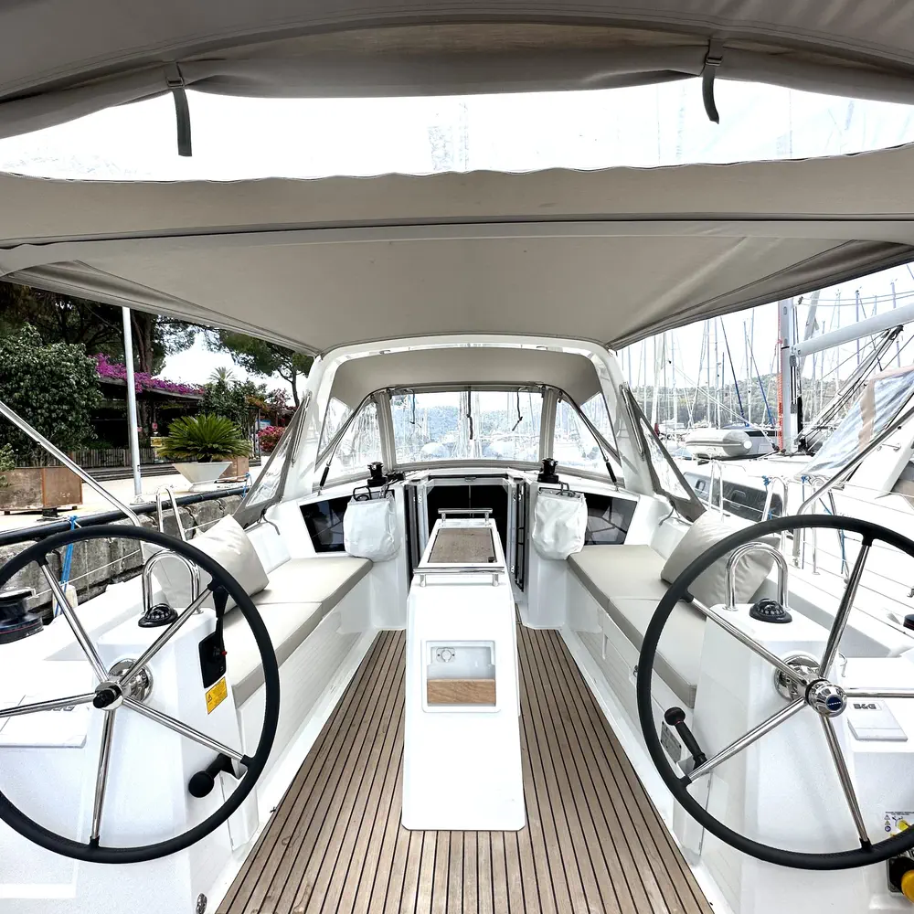 Sail Lyra 5