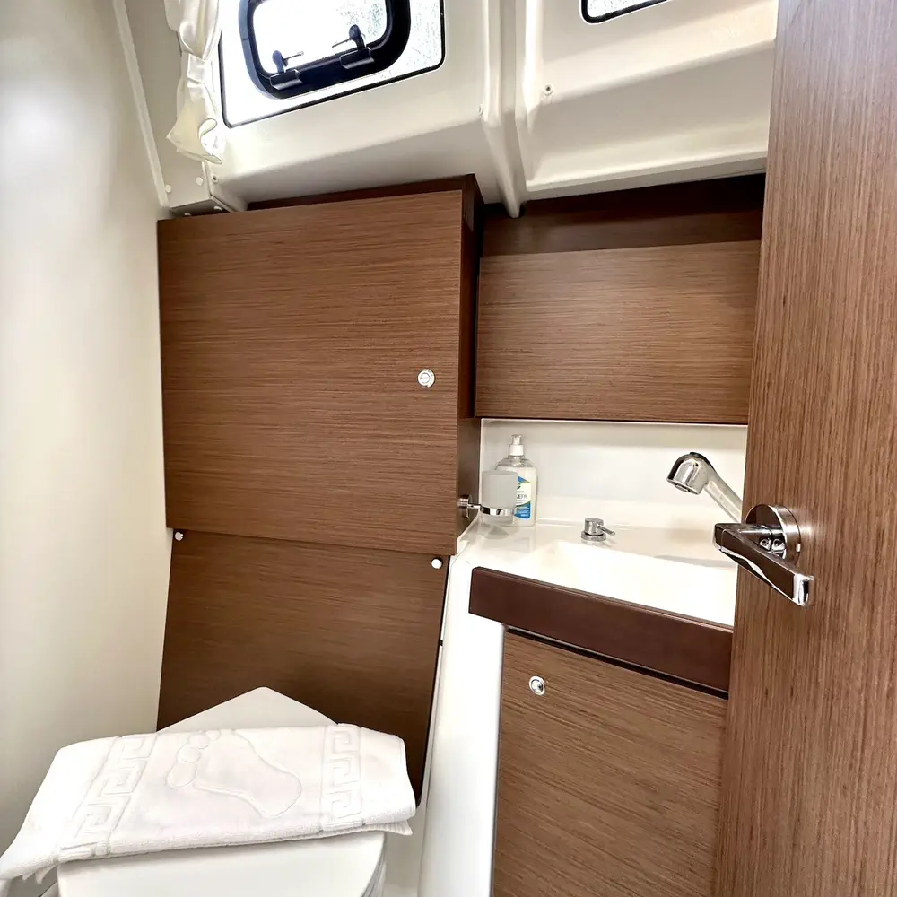 Sail Lyra 12