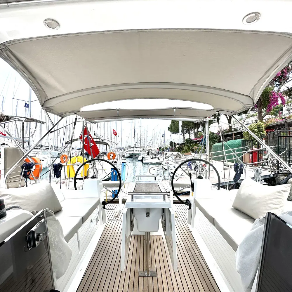 Sail Lyra 1