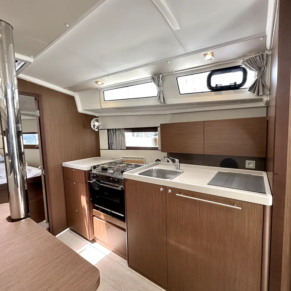 Sail Bellatrix 3