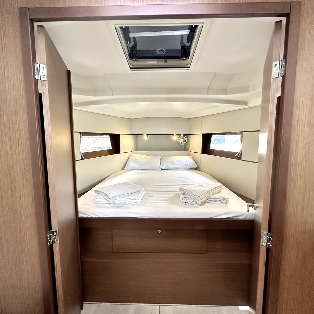 Sail Bellatrix 11